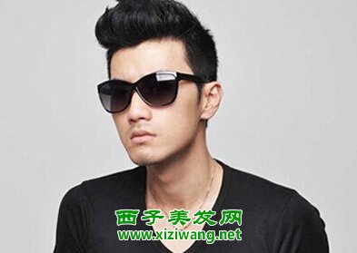 帥哥中間長兩邊短發(fā)型輕松變街頭達(dá)人