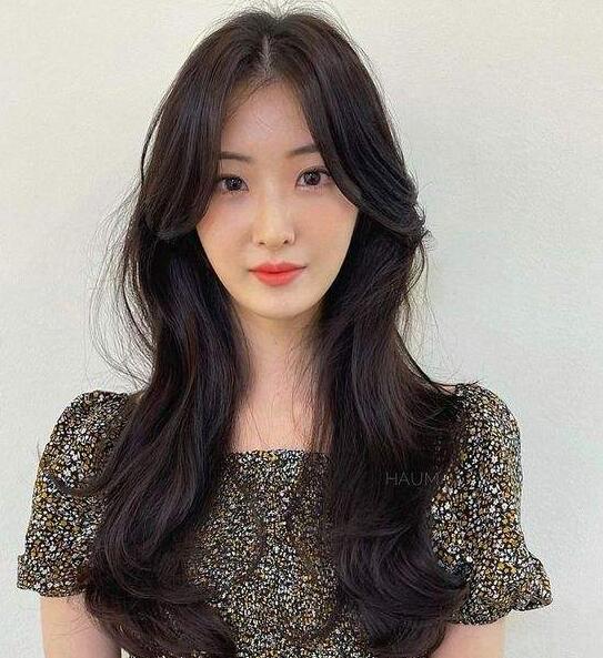 女生燙發發型中長發,分分鐘成為女神范