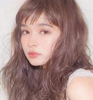2022年燙發最新造型女,俏皮又可愛還相當減齡