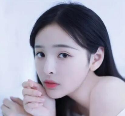 直發(fā)圖片女2022最新款,讓自己的小臉大大方方的露出來