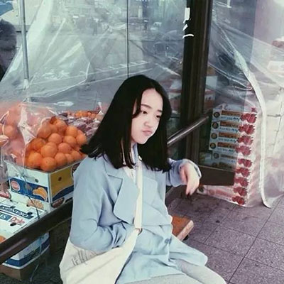 女生簡單不失內(nèi)涵的齊肩直發(fā)發(fā)型