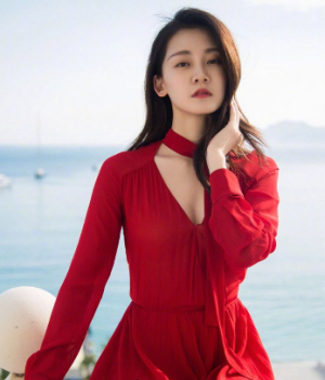 氣質優雅的女生中長直發發型設計