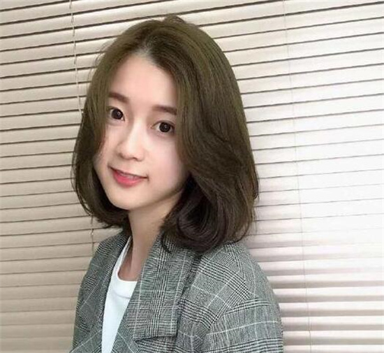 知性優雅的直發發型,讓你瞬間溫柔起來的直發發型