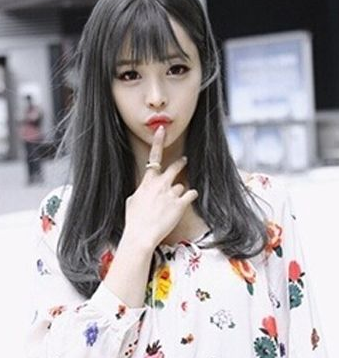 最流行的女生中長發發型,盡顯女神氣質的直發發型