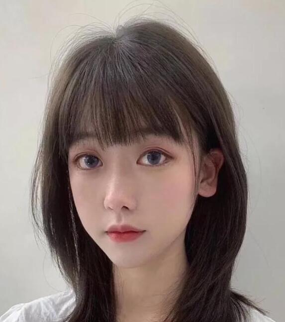 不燙的八字劉海鎖骨發(fā),瘦臉效果超棒更添女人風(fēng)味