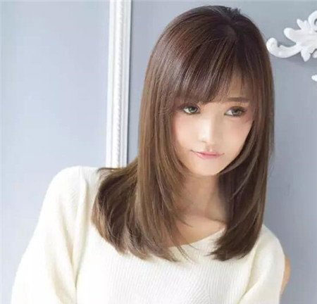 女生直發內扣梨花頭甜美又吸睛