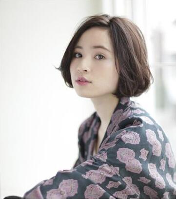 顴骨凹陷女生適合的甜美有范短發發型圖片