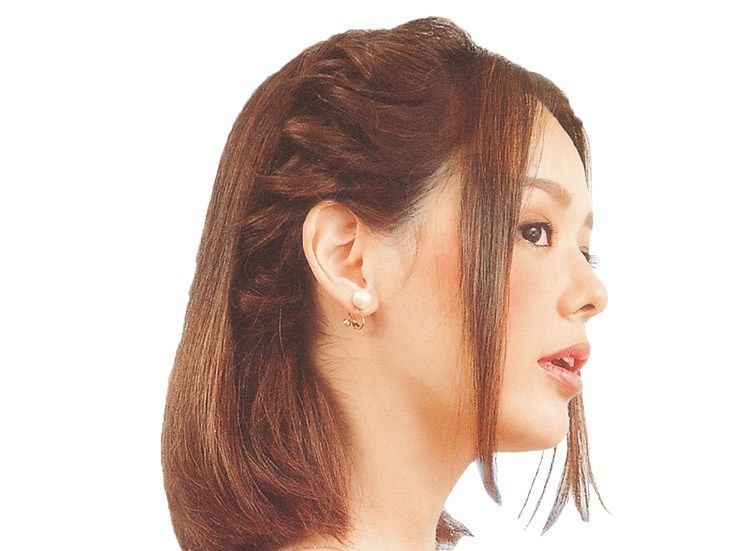 不想讓中短發(fā)披散肩頭這樣扎起來(lái)簡(jiǎn)單又好看