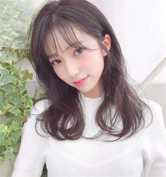 時尚甜美中長卷發(fā),時尚百搭就選中長卷發(fā)