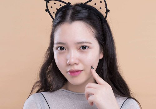 一頭黑長發(fā)做什么發(fā)型最好看不染發(fā)的女孩怎么在時(shí)尚界立身