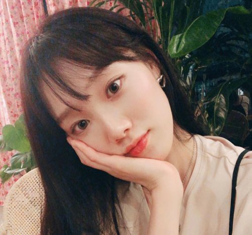 軟頭發(fā)女生get黑長直不要太自然秋季淑女小清新長直發(fā)款式多