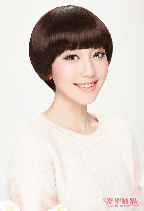 小女生精剪波波頭直發(fā)圖片大全打造女生潮流百搭顯氣質(zhì)短發(fā)風(fēng)