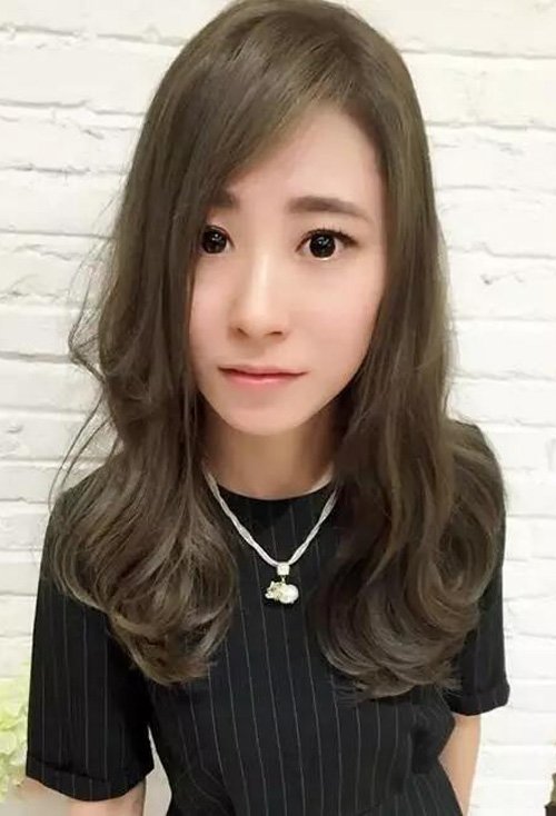 女生精心做梨花燙發(fā)型圖片賞析唯美漂亮最搶鏡的女生卷燙發(fā)造型