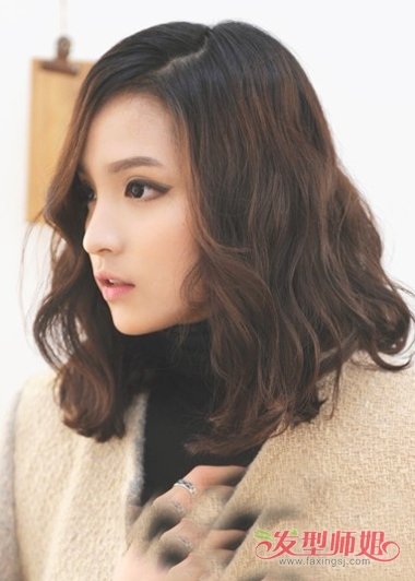 2022扮嫩變美蛋卷頭發(fā)清純又顯瘦溫柔大方堪稱氣質(zhì)小美女卷發(fā)系