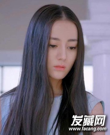 迪麗熱巴中分發型圖片中分微卷長發發型