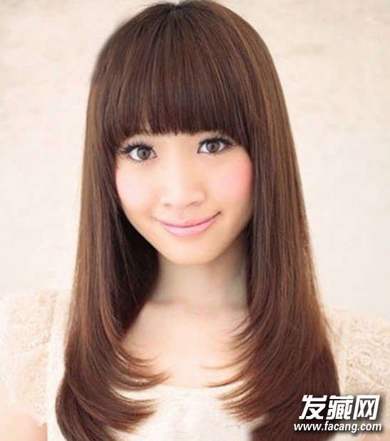 女生甜美氣質(zhì)齊發(fā)尾中長(zhǎng)直發(fā)發(fā)型