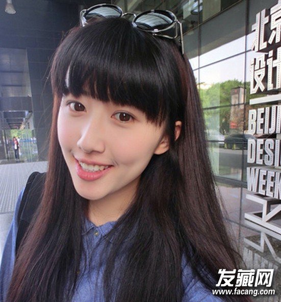 純美古典女生長(zhǎng)直發(fā)發(fā)型