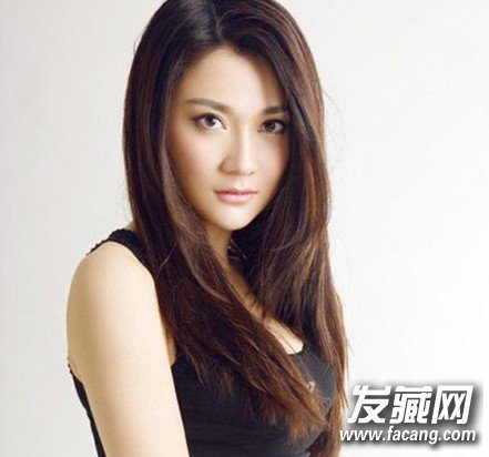 冬季簡約長直發(fā)溫暖顯氣質(zhì)