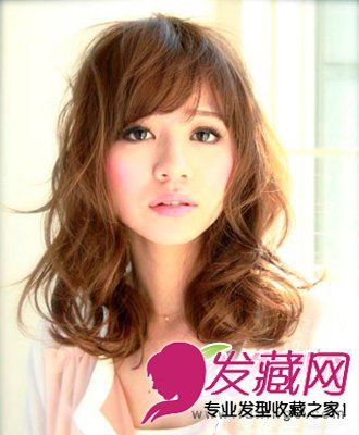 淺棕色的染發發色女生卷發甜美吸睛不容錯過