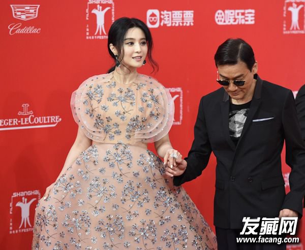長發妹子看這里！明星紅毯造型梳一個清爽一個