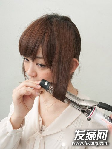 梨花頭怎么扎可愛(ài)甜美蓬松的馬尾搭配蝴蝶結(jié)發(fā)飾