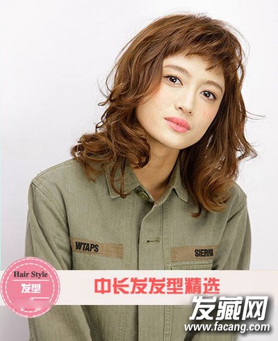 春夏流行女生發(fā)型棕色中長發(fā)光澤飽滿盡顯優(yōu)雅