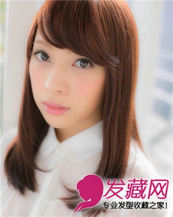 2022最新女生發型中發的斜劉海發型
